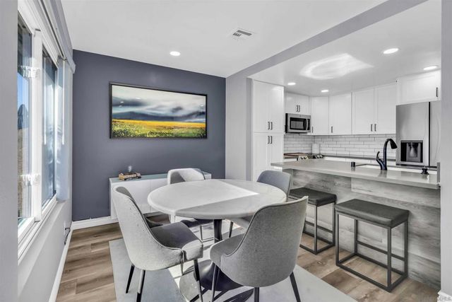 7780 Parkway Dr 104, La Mesa, CA 91942