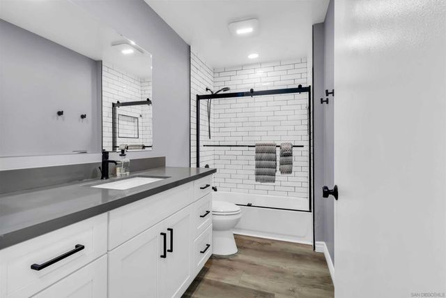 7780 Parkway Dr 104, La Mesa, CA 91942