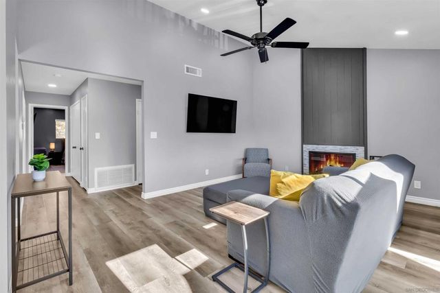 7780 Parkway Dr 104, La Mesa, CA 91942