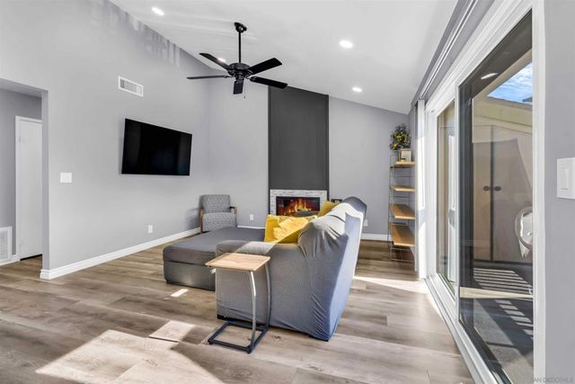 7780 Parkway Dr 104, La Mesa, CA 91942