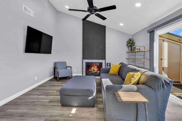 7780 Parkway Dr 104, La Mesa, CA 91942