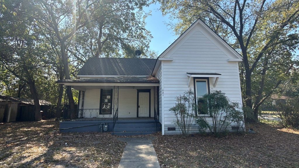 621 W 12th Street, Bonham, TX 75418