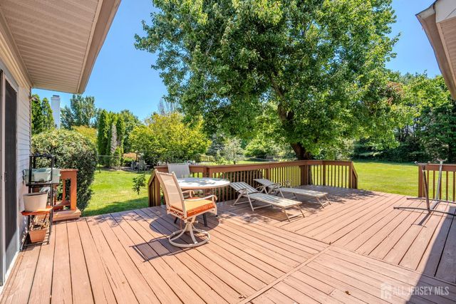 37 Kinglet Drive, Plainsboro, NJ 08536