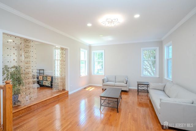 37 Kinglet Drive, Plainsboro, NJ 08536