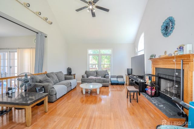 37 Kinglet Drive, Plainsboro, NJ 08536