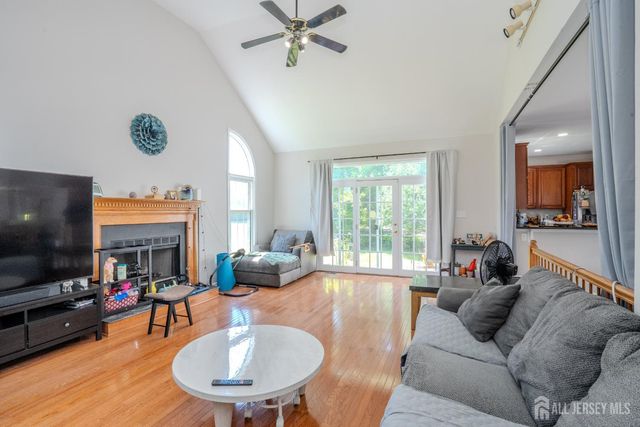 37 Kinglet Drive, Plainsboro, NJ 08536