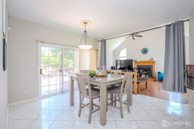 37 Kinglet Drive, Plainsboro, NJ 08536