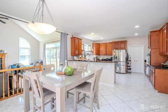 37 Kinglet Drive, Plainsboro, NJ 08536