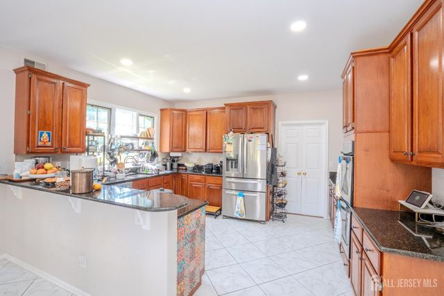 37 Kinglet Drive, Plainsboro, NJ 08536