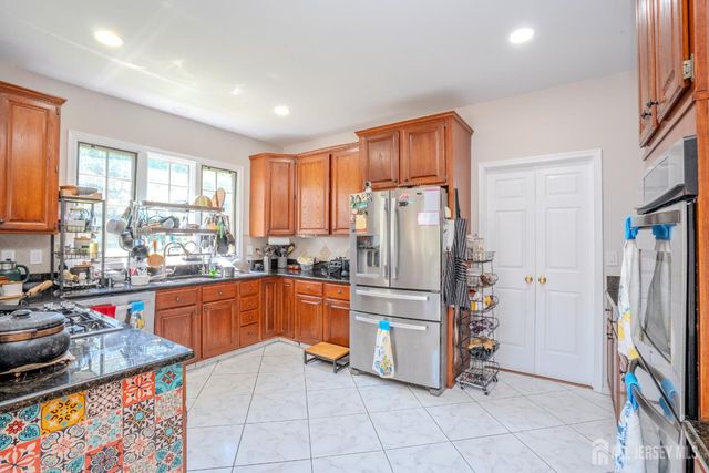37 Kinglet Drive, Plainsboro, NJ 08536