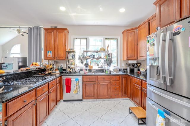 37 Kinglet Drive, Plainsboro, NJ 08536