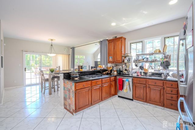 37 Kinglet Drive, Plainsboro, NJ 08536