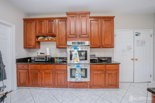 37 Kinglet Drive, Plainsboro, NJ 08536