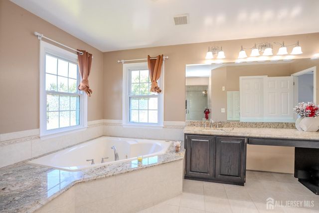 37 Kinglet Drive, Plainsboro, NJ 08536