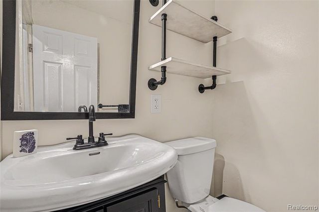 6275 Westmoor Drive, Shelby, MI 48316
