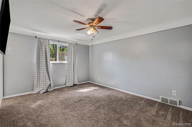 6275 Westmoor Drive, Shelby, MI 48316