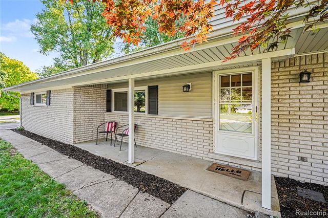 6275 Westmoor Drive, Shelby, MI 48316