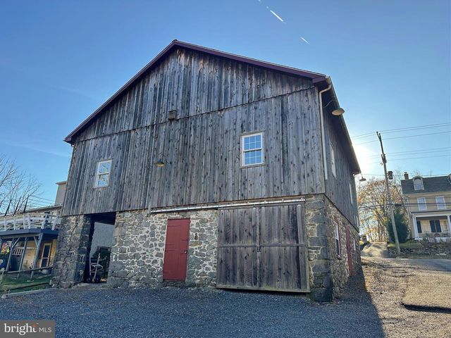 3196 MAIN ST, Sumneytown, PA 18084