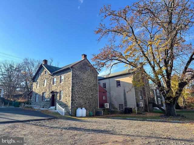 3196 MAIN ST, Sumneytown, PA 18084