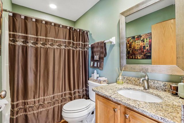1900 Wexford LANE, Waukesha, WI 53186