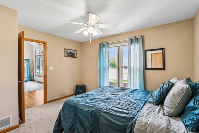 1900 Wexford LANE, Waukesha, WI 53186