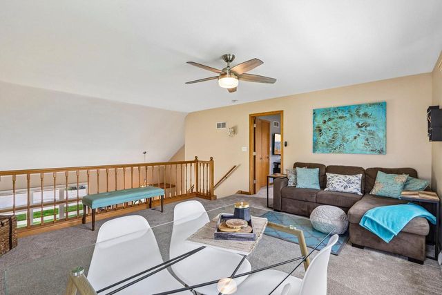 1900 Wexford LANE, Waukesha, WI 53186