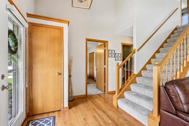 1900 Wexford LANE, Waukesha, WI 53186