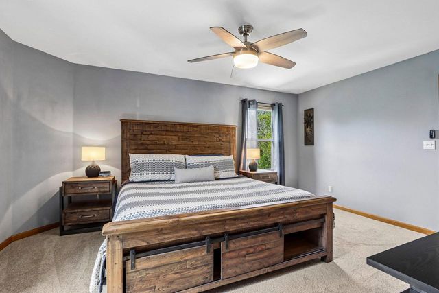 1900 Wexford LANE, Waukesha, WI 53186