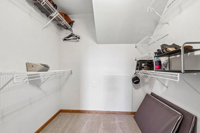 1900 Wexford LANE, Waukesha, WI 53186