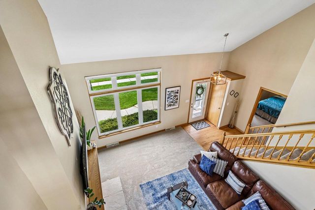 1900 Wexford LANE, Waukesha, WI 53186