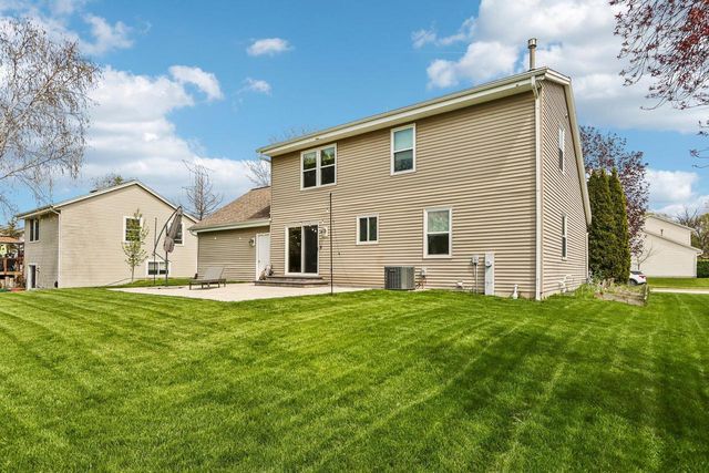 1900 Wexford LANE, Waukesha, WI 53186