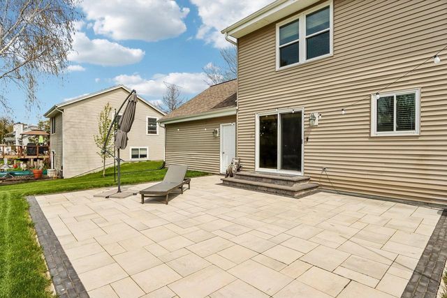 1900 Wexford LANE, Waukesha, WI 53186