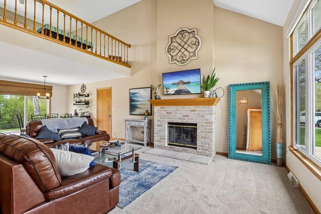 1900 Wexford LANE, Waukesha, WI 53186