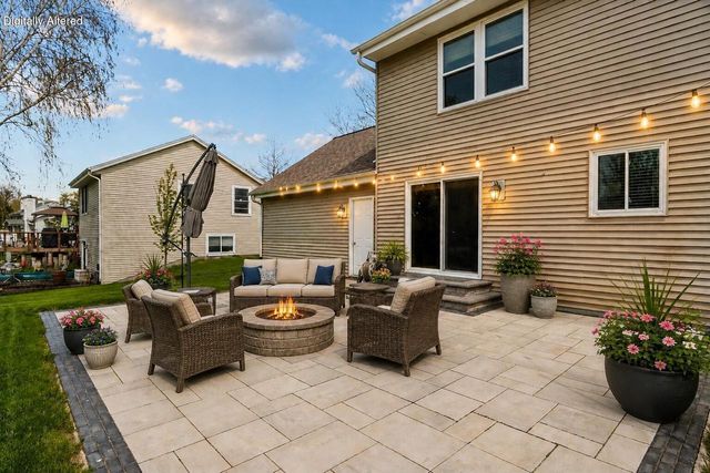 1900 Wexford LANE, Waukesha, WI 53186