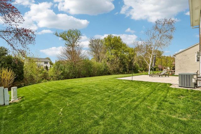 1900 Wexford LANE, Waukesha, WI 53186