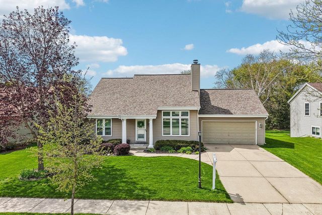 1900 Wexford LANE, Waukesha, WI 53186
