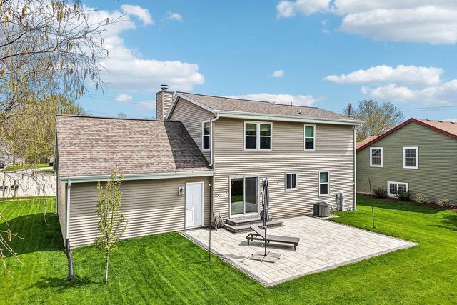 1900 Wexford LANE, Waukesha, WI 53186