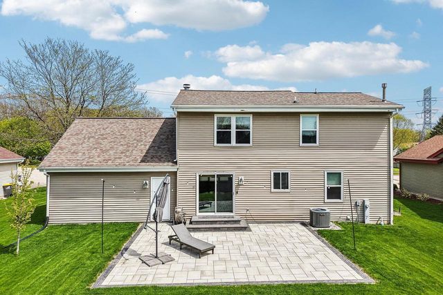 1900 Wexford LANE, Waukesha, WI 53186
