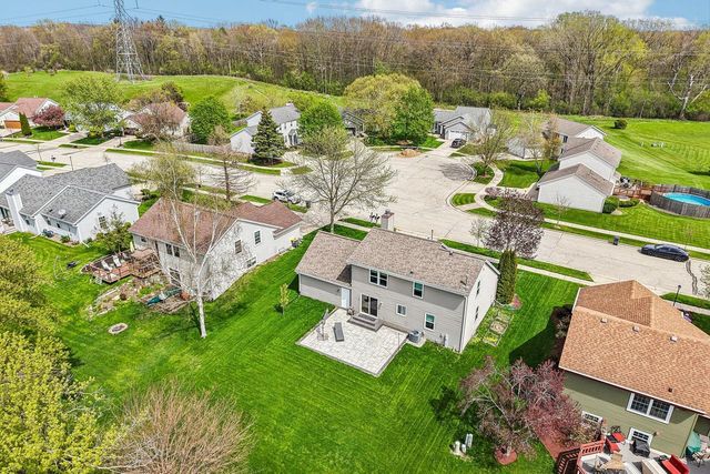 1900 Wexford LANE, Waukesha, WI 53186