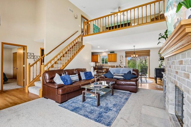1900 Wexford LANE, Waukesha, WI 53186