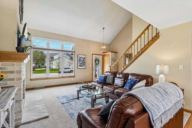 1900 Wexford LANE, Waukesha, WI 53186