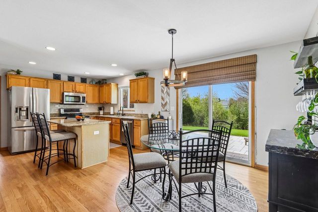 1900 Wexford LANE, Waukesha, WI 53186