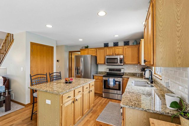 1900 Wexford LANE, Waukesha, WI 53186