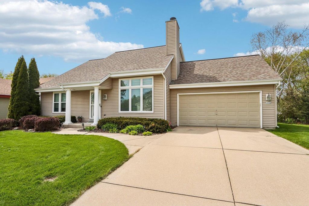 1900 Wexford LANE, Waukesha, WI 53186