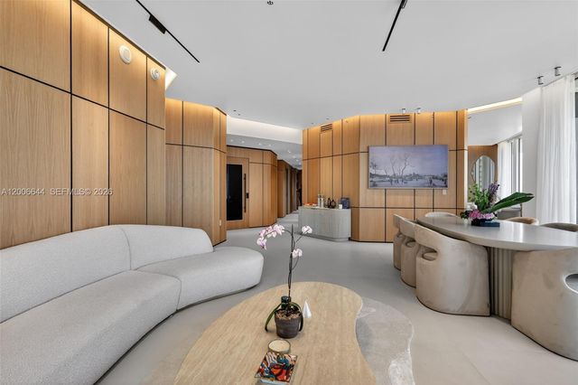 4100 Island Blvd 904, Aventura, FL 33160