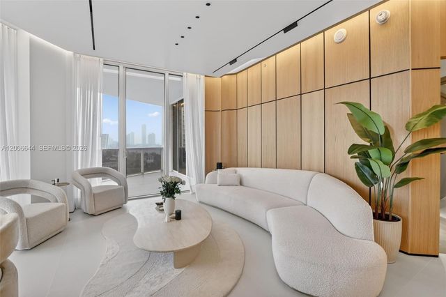 4100 Island Blvd 904, Aventura, FL 33160