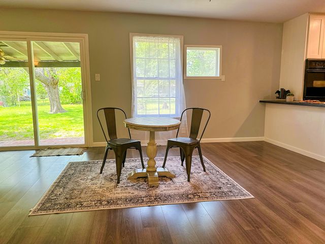 801 N Douglas Avenue, Cleburne, TX 76033