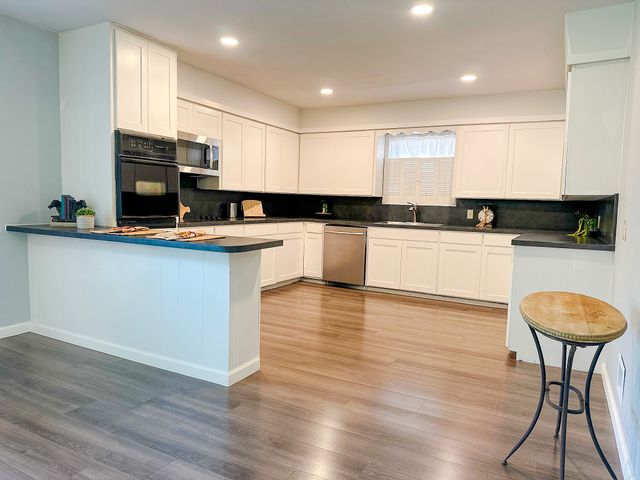 801 N Douglas Avenue, Cleburne, TX 76033