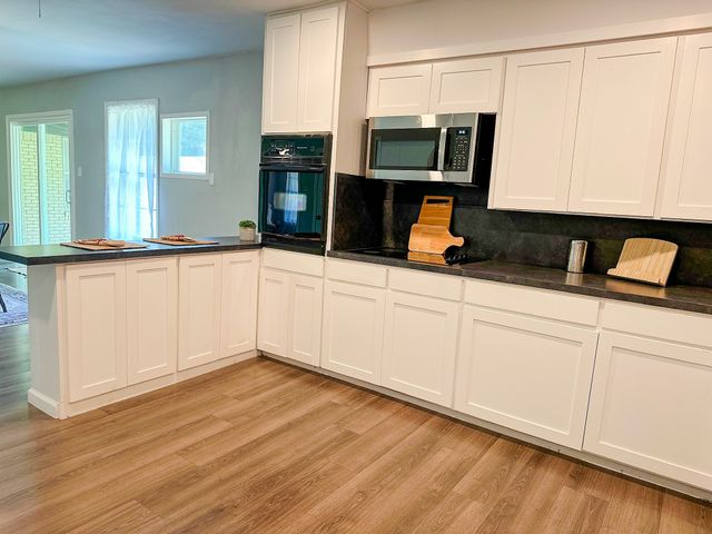 801 N Douglas Avenue, Cleburne, TX 76033