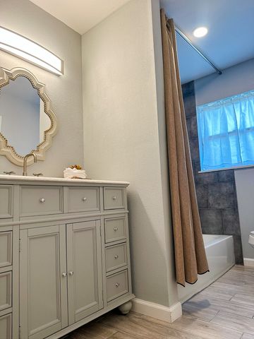 801 N Douglas Avenue, Cleburne, TX 76033